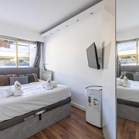Daire With Terrace And Sea View 2min From The Antibes