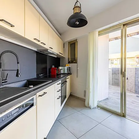 With Terrace And Sea View 2min From The * Antibes