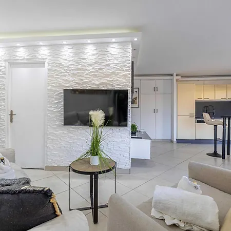 Lejlighed With Terrace And Sea View 2min From The