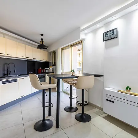 With Terrace And Sea View 2min From The Lejlighed Antibes