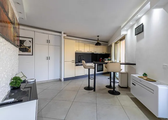 With Terrace And Sea View 2min From The Lejlighed